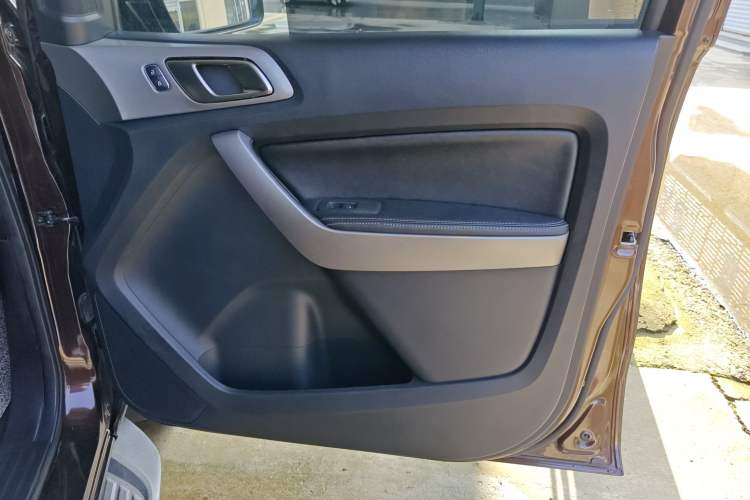 Used Ford Everest 2017 2.0T Gasoline Automatic 4x4 Luxury Edition 5 Seats Right Front Door Interior