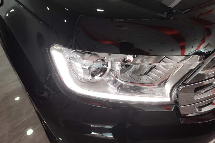 Used Ford Everest 2017 2.0T Gasoline Automatic 4x4 Flagship Edition 7 Seats Right Front Headlight