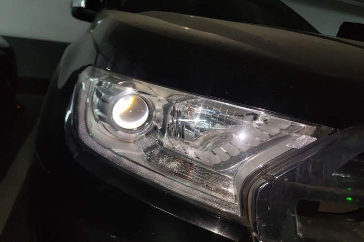 Used Ford Everest 2017 2.0T Gasoline Automatic 4x4 Flagship Edition 7 Seats Right Front Headlight