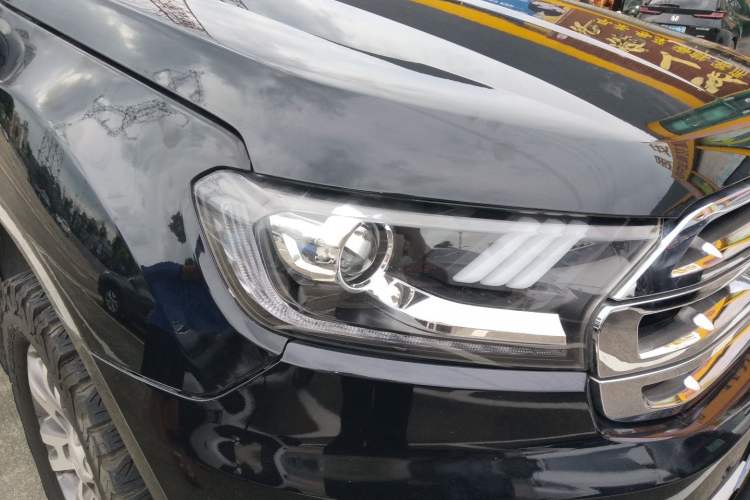 Used Ford Everest 2017 2.0T Gasoline Automatic 4x4 Luxury Edition 7 Seats Right Front Headlight