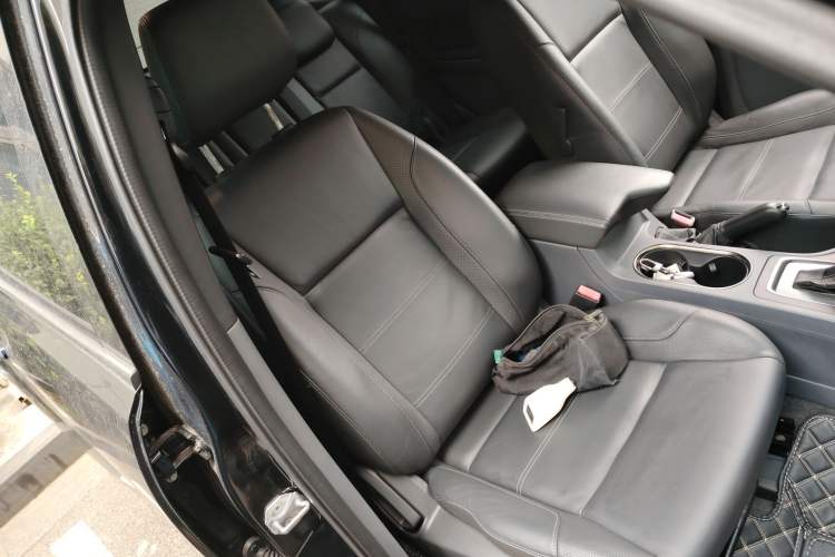 Used Ford Everest 2017 2.0T Gasoline Automatic 4x4 Luxury Edition 5 Seats Right Front Seat