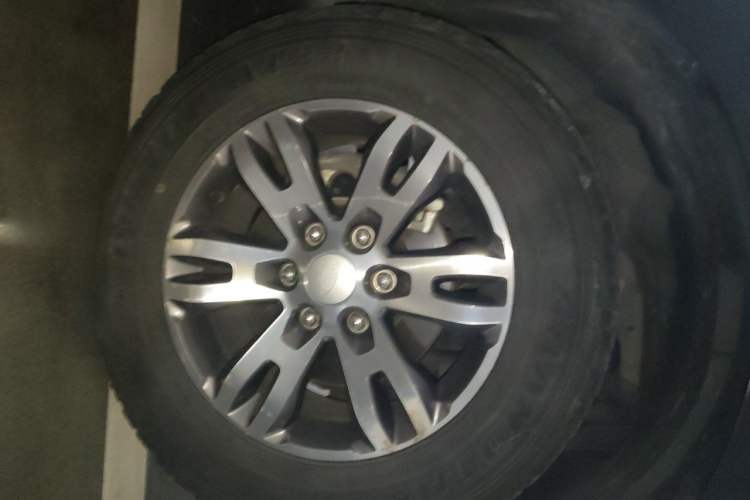 Used Ford Everest 2017 2.0T Gasoline Automatic 4x4 Luxury Edition 7 Seats Right Front Wheel Hub