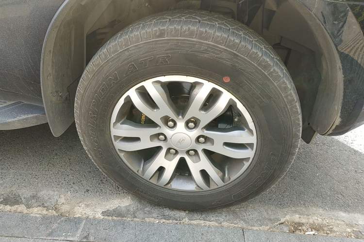 Used Ford Everest 2017 2.0T Gasoline Automatic 4x4 Luxury Edition 7 Seats Right Front Wheel Hub
