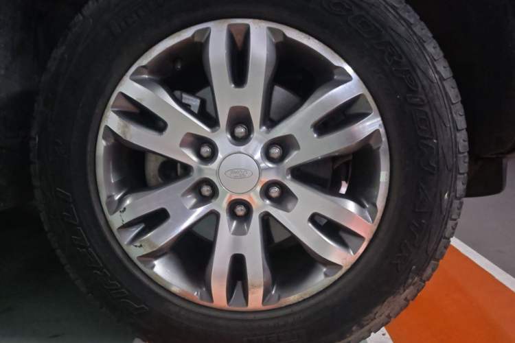 Used Ford Everest 2017 2.0T Gasoline Automatic 4x4 Luxury Edition 7 Seats Right Front Wheel Hub