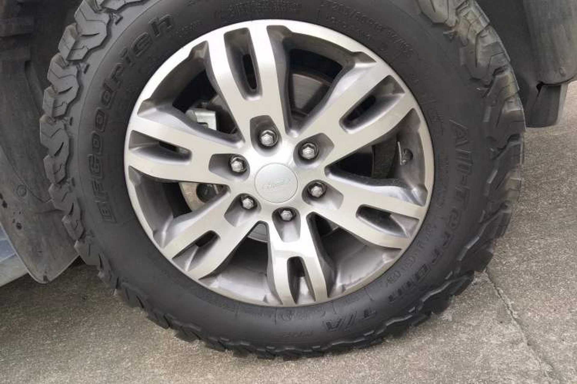 Used Ford Everest 2017 2.0T Gasoline Automatic 4x4 Luxury Edition 7 Seats Right Front Wheel Hub