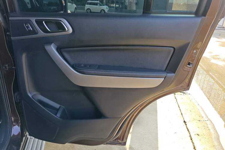 Used Ford Everest 2017 2.0T Gasoline Automatic 4x4 Luxury Edition 5 Seats Right Rear Door Interior