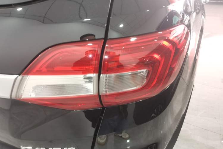 Used Ford Everest 2017 2.0T Gasoline Automatic 4x4 Flagship Edition 7 Seats Right Rear Taillight