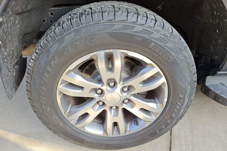 Used Ford Everest 2017 2.0T Gasoline Automatic 4x4 Luxury Edition 5 Seats Right Rear Wheel Hub