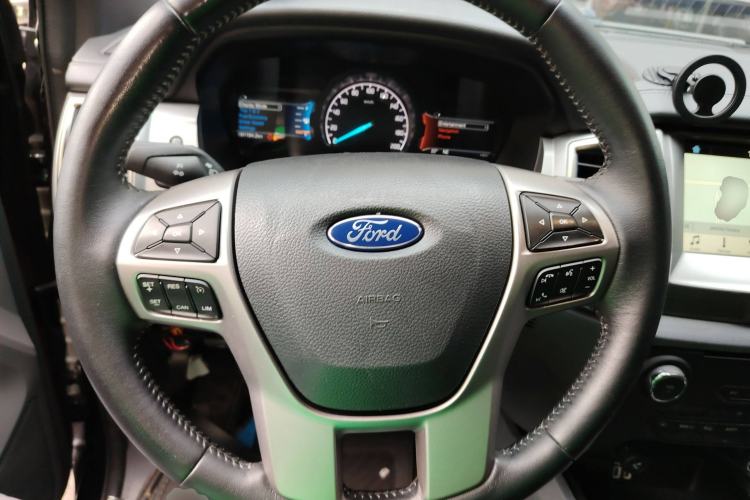 Used Ford Everest 2017 2.0T Gasoline Automatic 4x4 Luxury Edition 5 Seats Steering Wheel