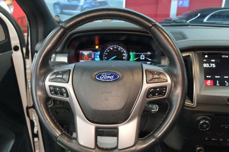 Used Ford Everest 2017 2.0T Gasoline Automatic 4x4 Luxury Edition 7 Seats Steering Wheel