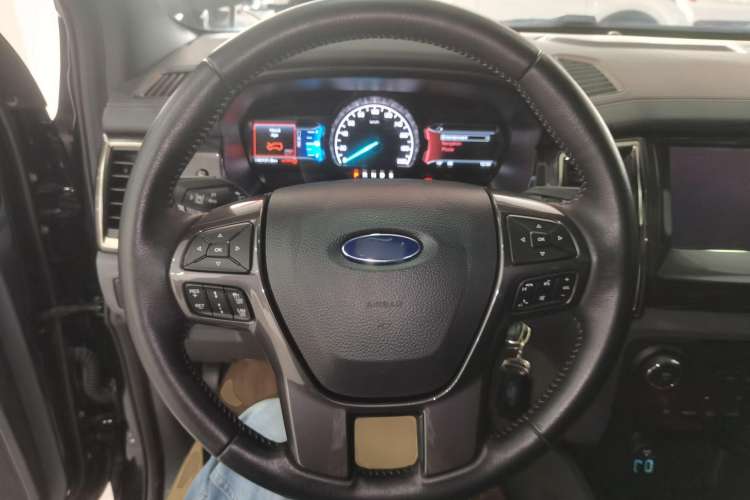 Used Ford Everest 2017 2.0T Gasoline Automatic 4x4 Flagship Edition 7 Seats Steering Wheel