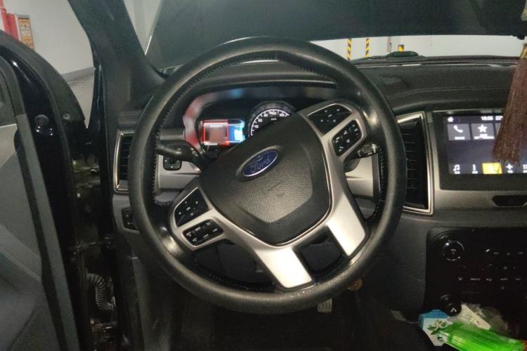 Used Ford Everest 2017 2.0T Gasoline Automatic 4x4 Luxury Edition 7 Seats Steering Wheel