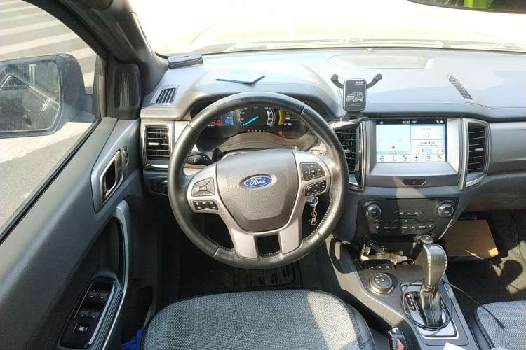 Used Ford Everest 2017 2.0T Gasoline Automatic 4x4 Luxury Edition 7 Seats Steering Wheel