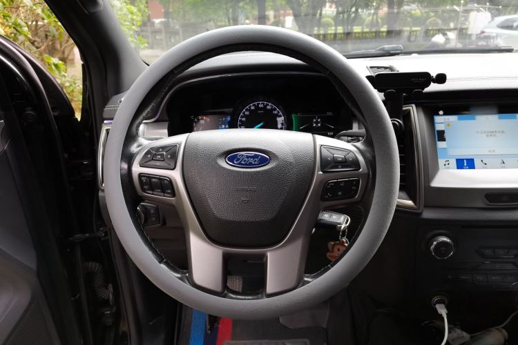 Used Ford Everest 2017 2.2T Diesel Manual 4x4 Luxury Edition 7 Seats Steering Wheel