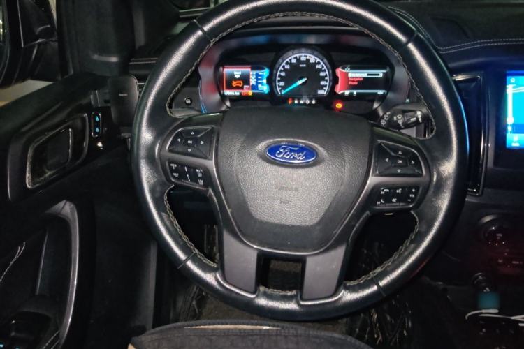 Used Ford Everest 2017 2.0T Gasoline Automatic 4x4 Luxury Edition 7 Seats Steering Wheel