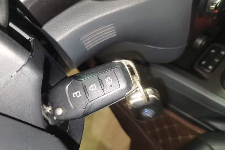 Used Ford Everest 2017 2.0T Gasoline Automatic 4x4 Flagship Edition 7 Seats Vehicle Key