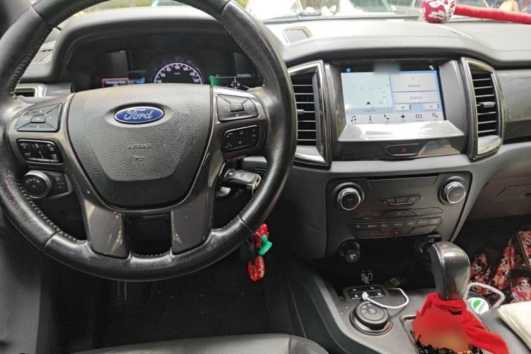 Used Ford Everest 2017 2.0T Gasoline Automatic 4x4 Flagship Edition 7 Seats Center Console