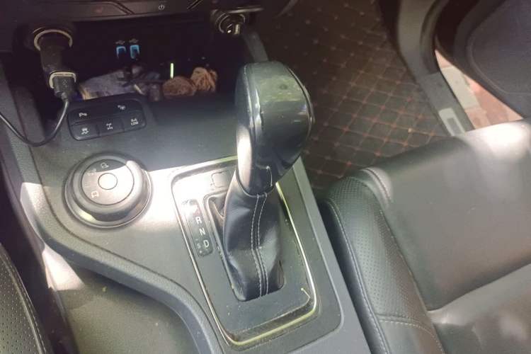 Used Ford Everest 2017 2.0T Gasoline Automatic 4x4 Flagship Edition 7 Seats Gear Lever