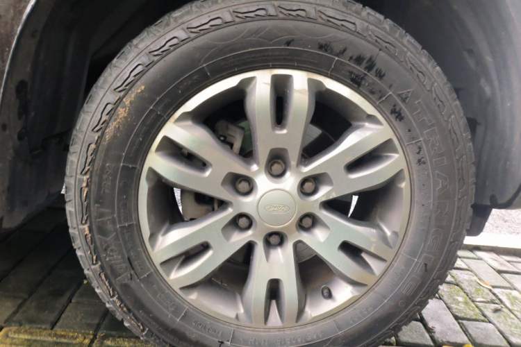 Used Ford Everest 2017 2.0T Gasoline Automatic 4x4 Luxury Edition 7 Seats Right Front Wheel Hub