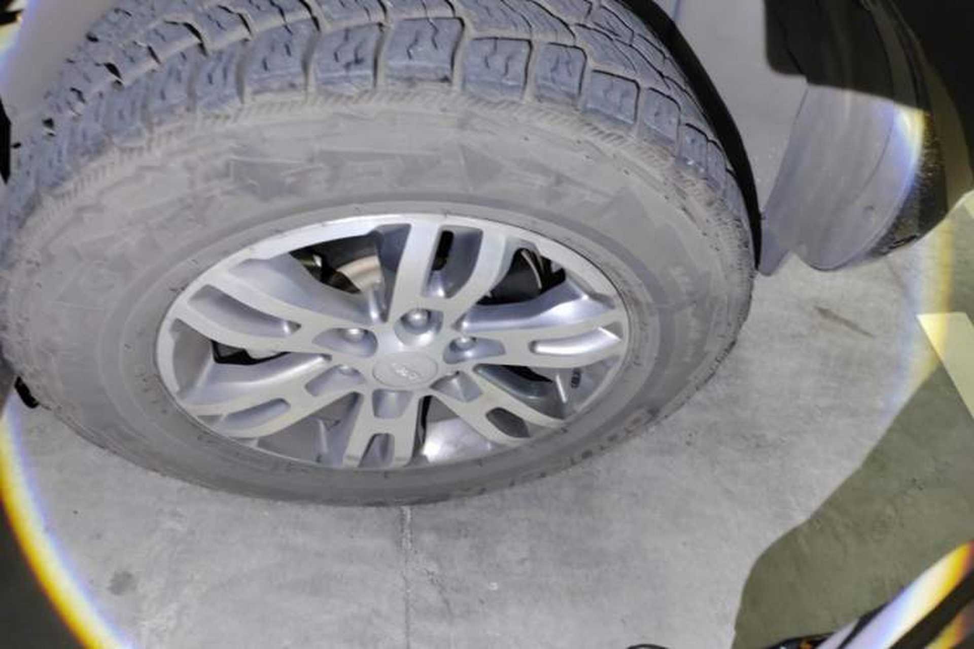 Used Ford Everest 2017 2.0T Gasoline Automatic 4x4 Luxury Edition 7 Seats Right Front Wheel Hub
