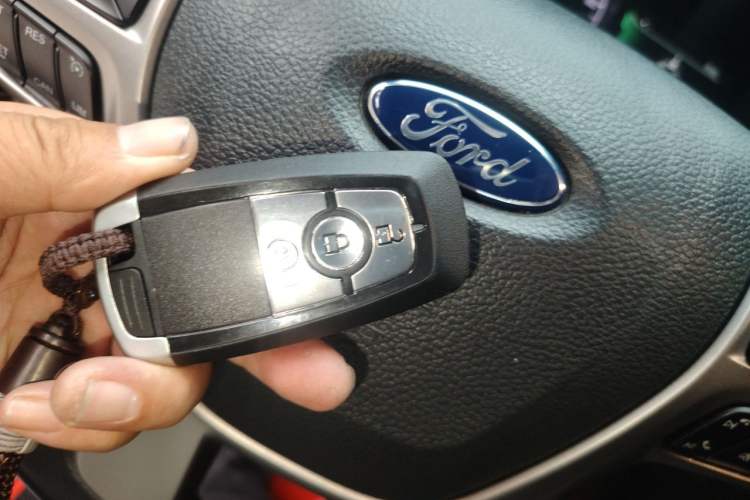 Used Ford Everest 2017 2.0T Gasoline Automatic 4x4 Luxury Edition 5 Seats Vehicle Key