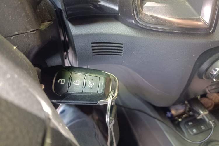 Used Ford Everest 2017 2.0T Gasoline Automatic 4x4 Flagship Edition 7 Seats Vehicle Key