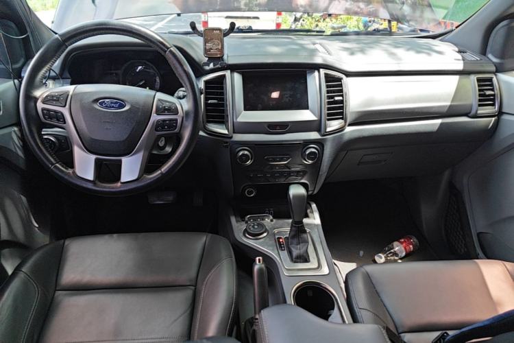 Used Ford Everest 2017 2.0T Gasoline Automatic 4x4 Luxury Edition 5 Seats Center Console