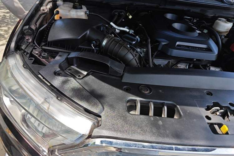 Used Ford Everest 2017 2.0T Gasoline Automatic 4x4 Luxury Edition 5 Seats Engine Bay Right