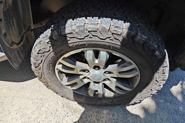Used Ford Everest 2017 2.0T Gasoline Automatic 4x4 Luxury Edition 5 Seats Right Front Wheel Hub