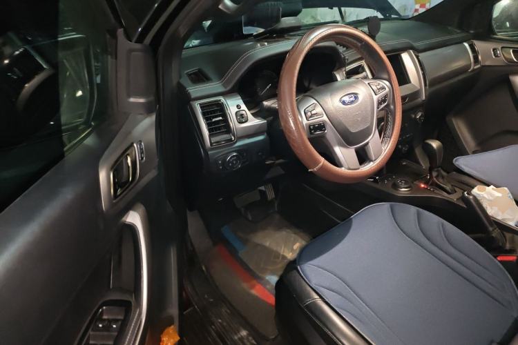 Used Ford Everest 2017 2.0T Gasoline Automatic 4x4 Luxury Edition 7 Seats Driver Seat