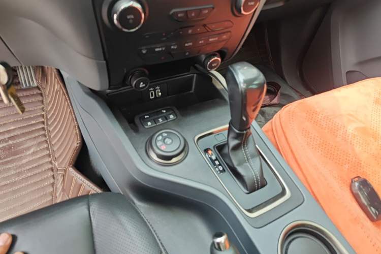 Used Ford Everest 2017 2.0T Gasoline Automatic 4x4 Flagship Edition 7 Seats Gear Lever