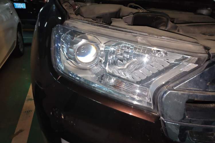 Used Ford Everest 2017 2.0T Gasoline Automatic 4x4 Luxury Edition 7 Seats Right Front Headlight