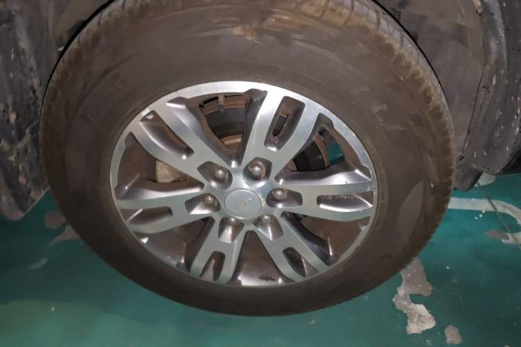 Used Ford Everest 2017 2.0T Gasoline Automatic 4x4 Luxury Edition 7 Seats Right Front Wheel Hub