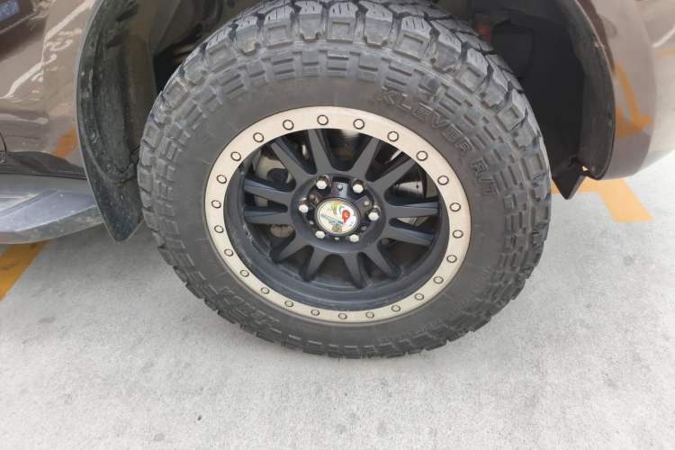 Used Ford Everest 2017 2.0T Gasoline Automatic 4x4 Luxury Edition 7 Seats Right Front Wheel Hub