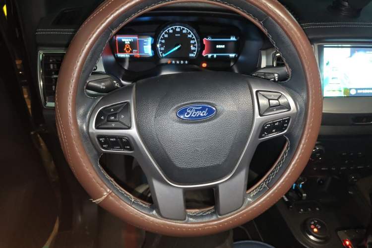Used Ford Everest 2017 2.0T Gasoline Automatic 4x4 Luxury Edition 7 Seats Steering Wheel
