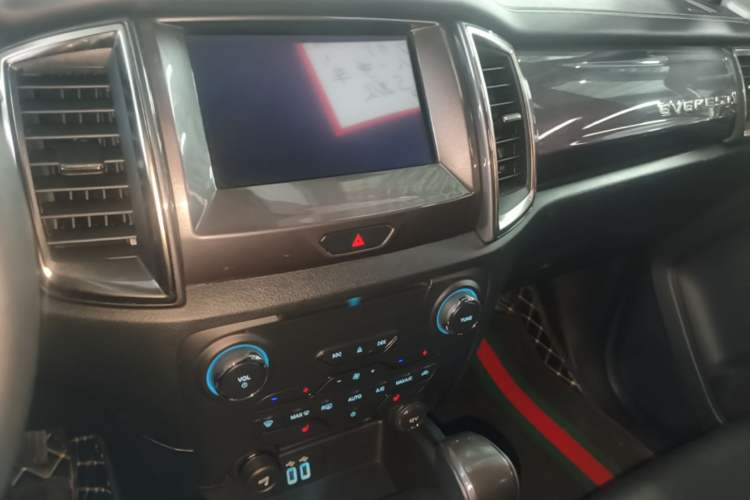 Used Ford Everest 2017 2.0T Gasoline Automatic 4x4 Flagship Edition 7 Seats Audio And AC Panel