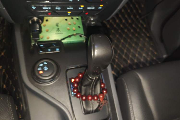 Used Ford Everest 2017 2.0T Gasoline Automatic 4x4 Flagship Edition 7 Seats Gear Lever