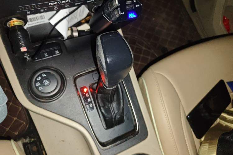 Used Ford Everest 2017 2.0T Gasoline Automatic 4x4 Elite Edition 5 Seats Gear Lever