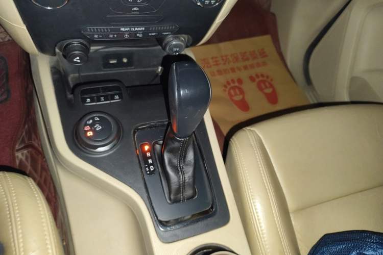 Used Ford Everest 2017 2.0T Gasoline Automatic 4x4 Luxury Edition 5 Seats Gear Lever