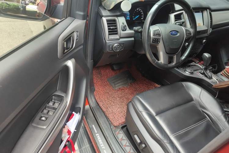 Used Ford Everest 2017 2.0T Gasoline Automatic 4x4 Luxury Edition 5 Seats Interior 3