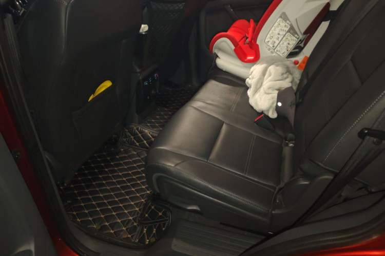 Used Ford Everest 2017 2.0T Gasoline Automatic 4x4 Flagship Edition 7 Seats Left Rear Seat
