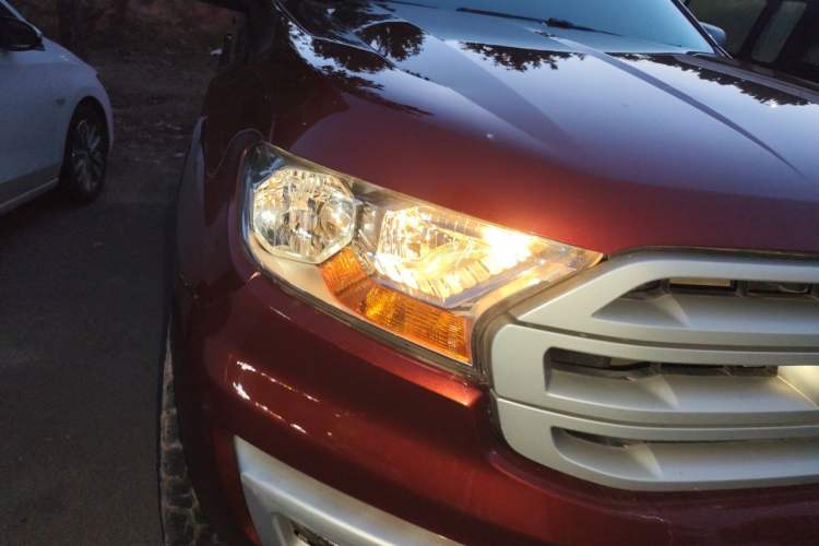Used Ford Everest 2017 2.0T Gasoline Automatic 4x4 Luxury Edition 5 Seats Right Front Headlight