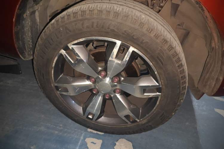 Used Ford Everest 2017 2.0T Gasoline Automatic 4x4 Flagship Edition 7 Seats Right Front Wheel Hub