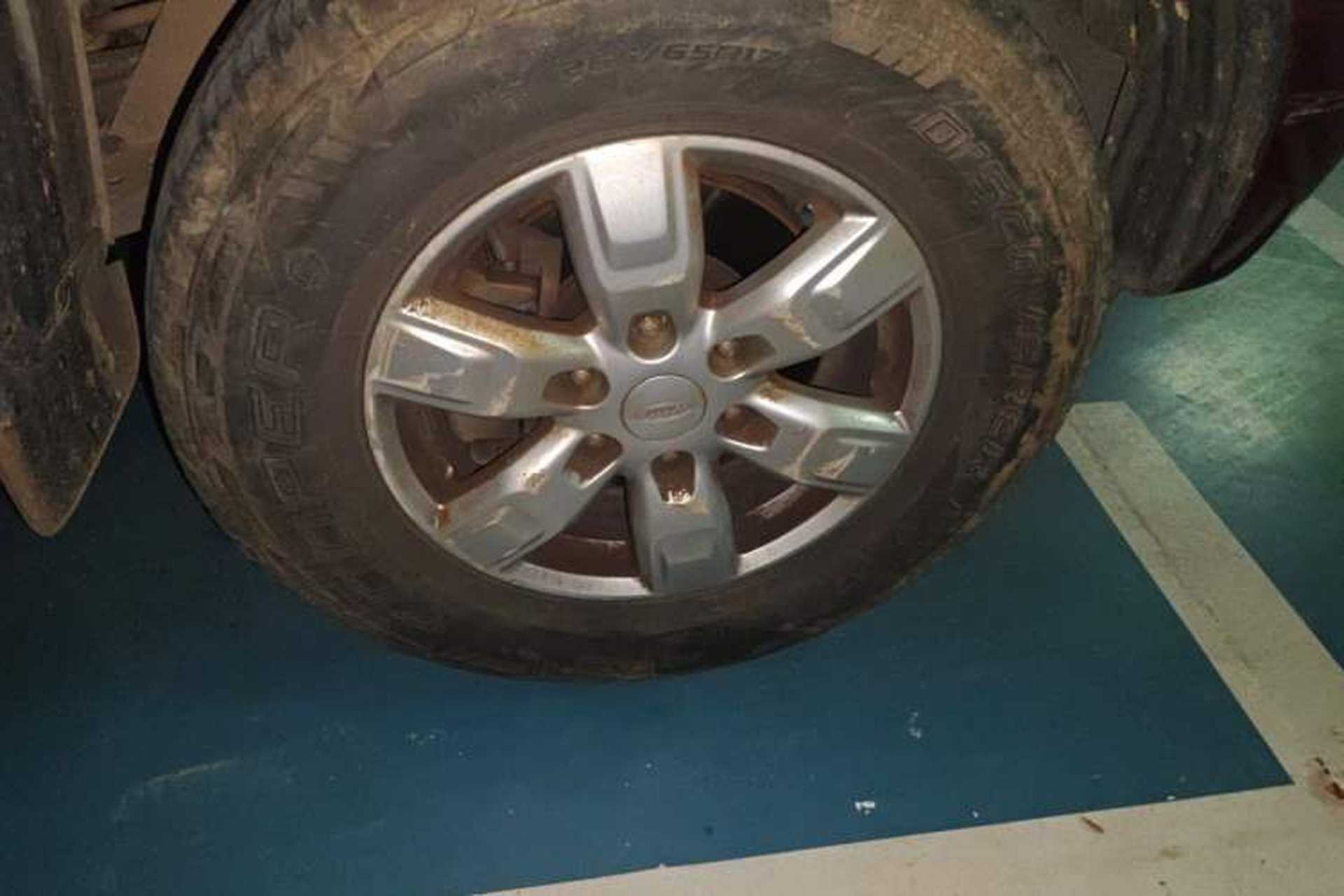 Used Ford Everest 2017 2.0T Gasoline Automatic 4x4 Elite Edition 5 Seats Right Front Wheel Hub