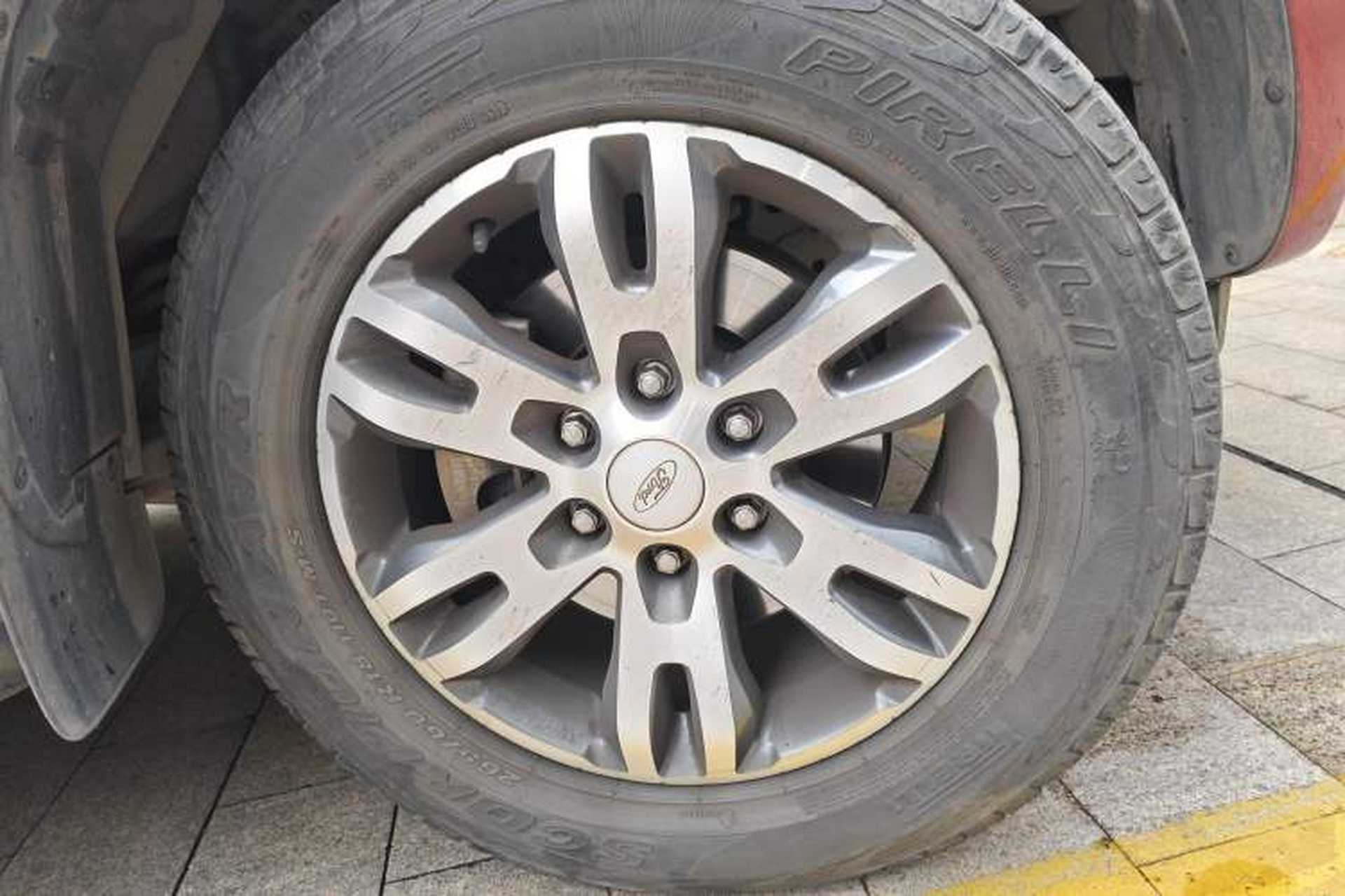 Used Ford Everest 2017 2.0T Gasoline Automatic 4x4 Luxury Edition 7 Seats Right Front Wheel Hub