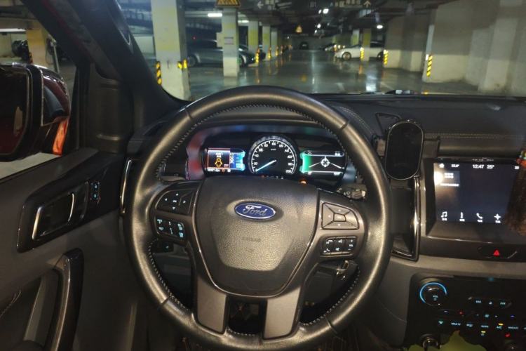 Used Ford Everest 2017 2.0T Gasoline Automatic 4x4 Flagship Edition 7 Seats Steering Wheel