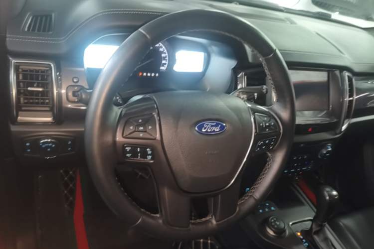 Used Ford Everest 2017 2.0T Gasoline Automatic 4x4 Flagship Edition 7 Seats Steering Wheel