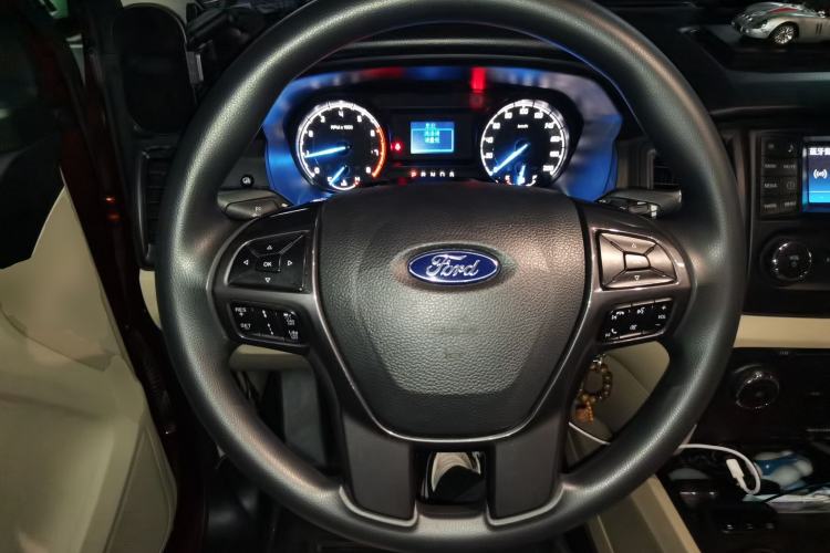 Used Ford Everest 2017 2.0T Gasoline Automatic 4x4 Elite Edition 5 Seats Steering Wheel