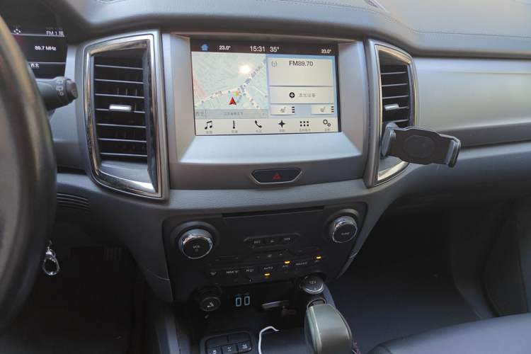 Used Ford Everest 2017 2.0T Gasoline Automatic 4x4 Luxury Edition 5 Seats Audio And AC Panel