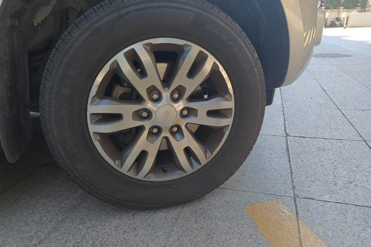 Used Ford Everest 2017 2.0T Gasoline Automatic 4x4 Luxury Edition 5 Seats Right Front Wheel Hub